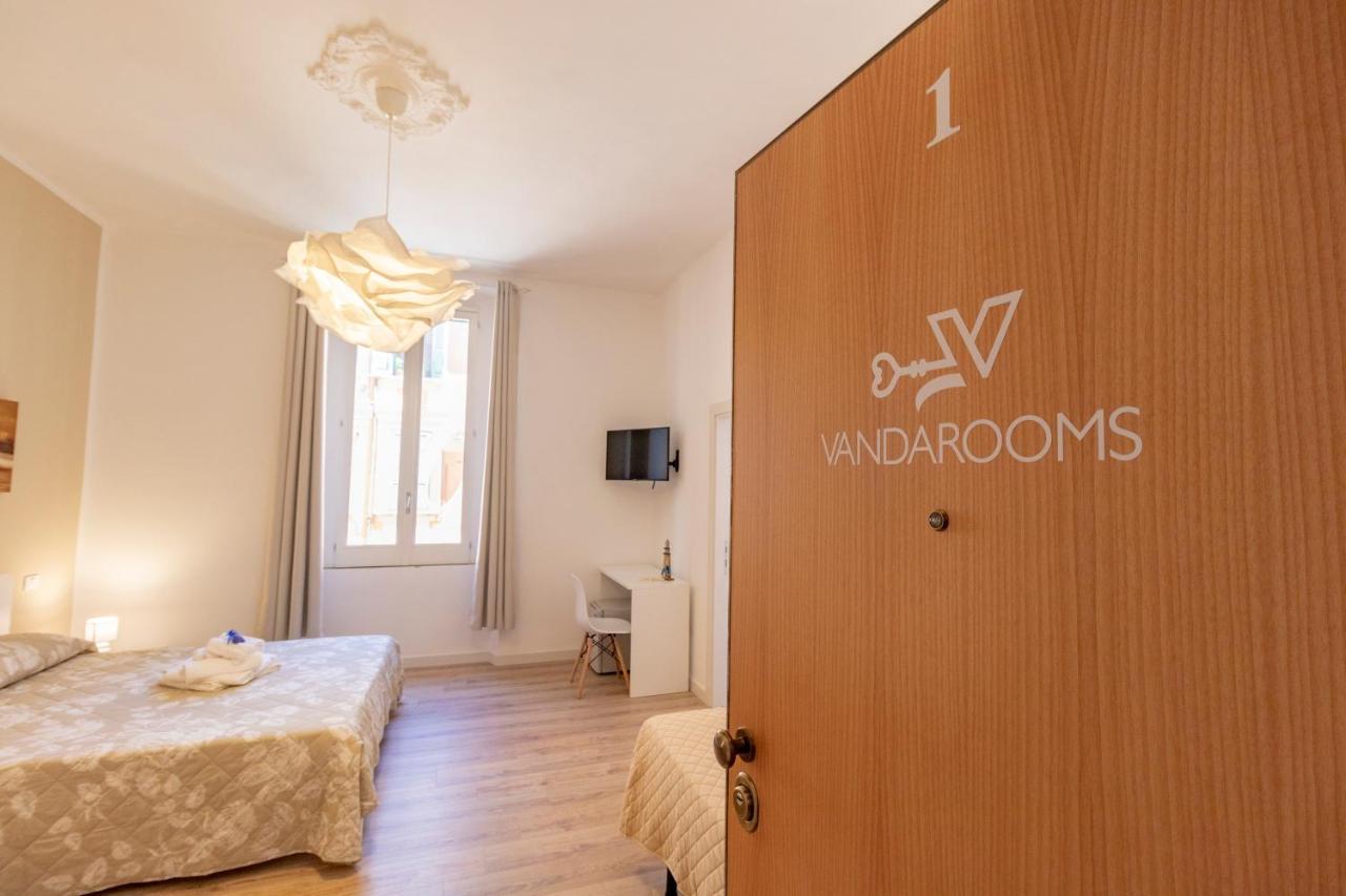 Vanda Rooms Термоли Экстерьер фото